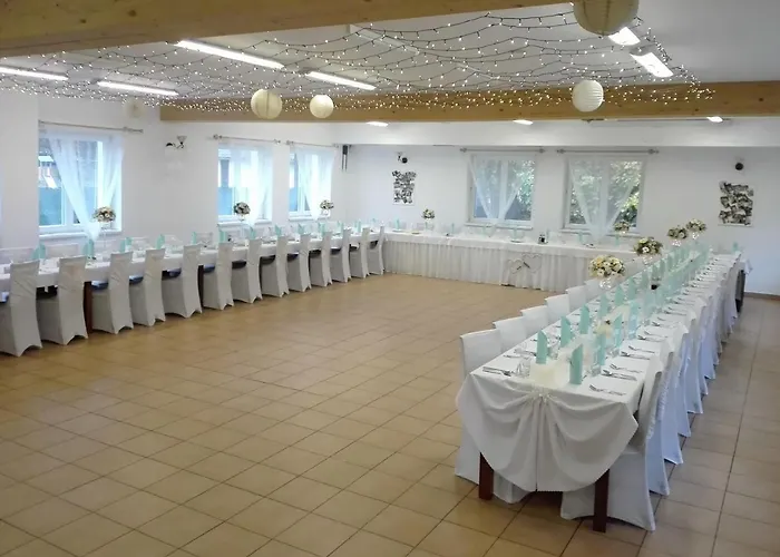 Stara Ameryka מלון 3*